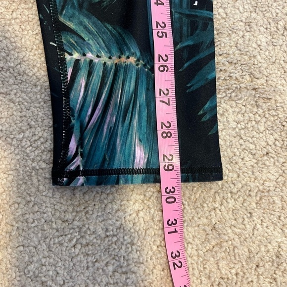 FABLETICS Women’s Tropical Print Leggings Fits S/M - Picture 9 of 9